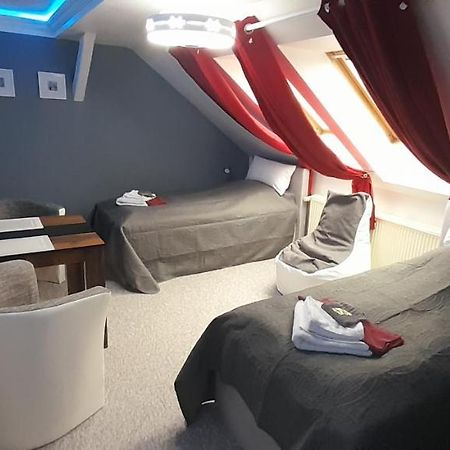 Best-Preis -Vip Lounge- Mit Netflix, Self-Check-In, Ebike Ladestation, Fahrradraum, Wlan Und Netflix - Direkt Am Elberadweg Im Herzen Von 维滕贝尔格 外观 照片