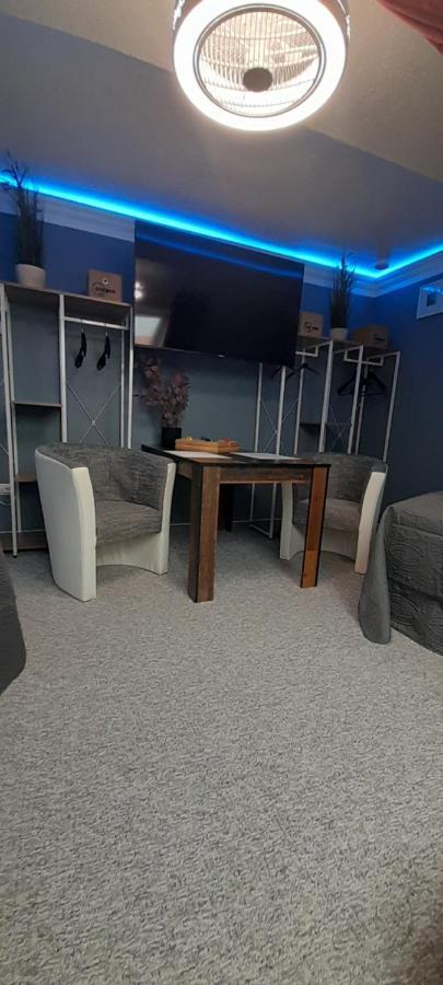 Best-Preis -Vip Lounge- Mit Netflix, Self-Check-In, Ebike Ladestation, Fahrradraum, Wlan Und Netflix - Direkt Am Elberadweg Im Herzen Von 维滕贝尔格 外观 照片