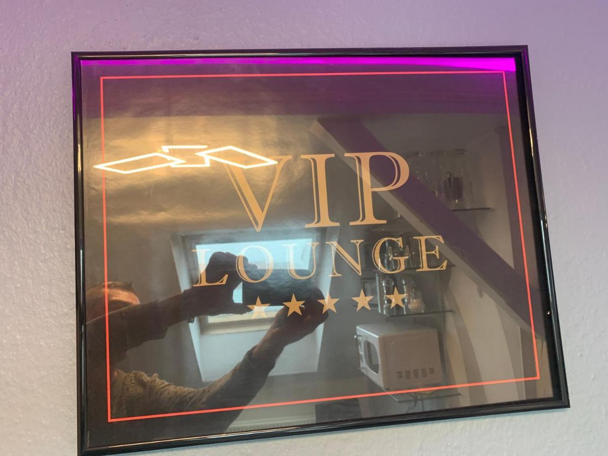 Best-Preis -Vip Lounge- Mit Netflix, Self-Check-In, Ebike Ladestation, Fahrradraum, Wlan Und Netflix - Direkt Am Elberadweg Im Herzen Von 维滕贝尔格 外观 照片