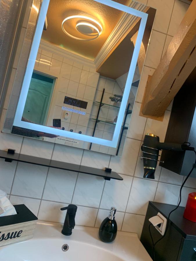 Best-Preis -Vip Lounge- Mit Netflix, Self-Check-In, Ebike Ladestation, Fahrradraum, Wlan Und Netflix - Direkt Am Elberadweg Im Herzen Von 维滕贝尔格 外观 照片